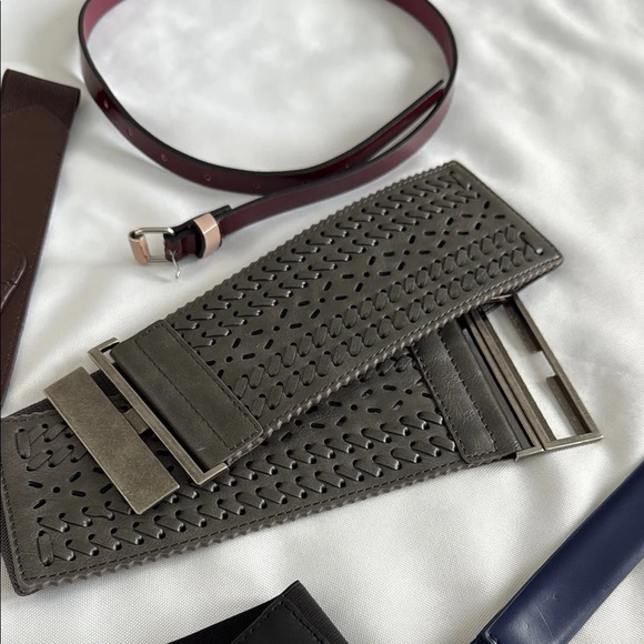 Assorted Women's Belt Set - Brown, Gray, Black, Blue Sz S/M - Picture 4 of 10